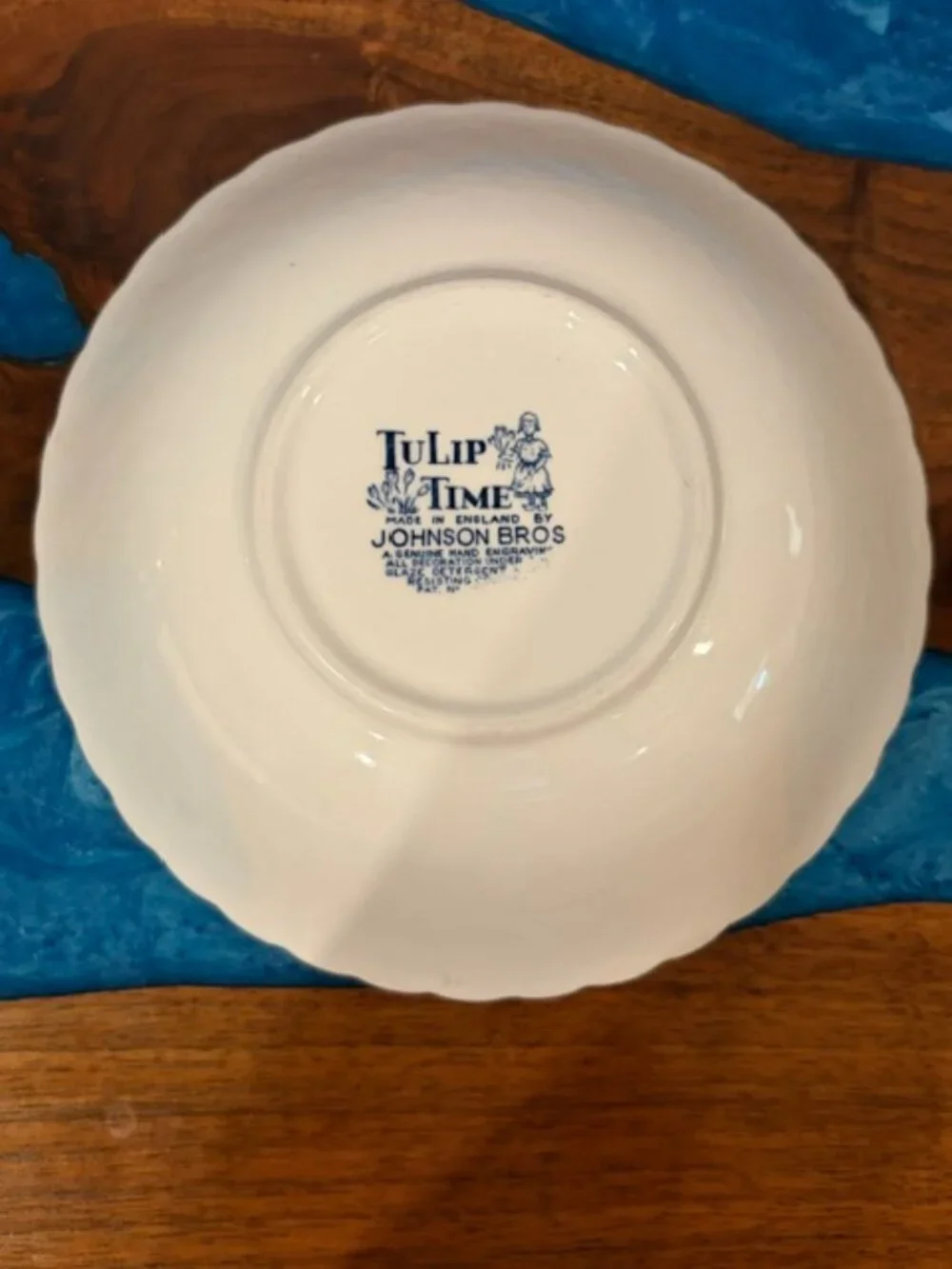 Vintage Johnson Brothers Tulip Time 8